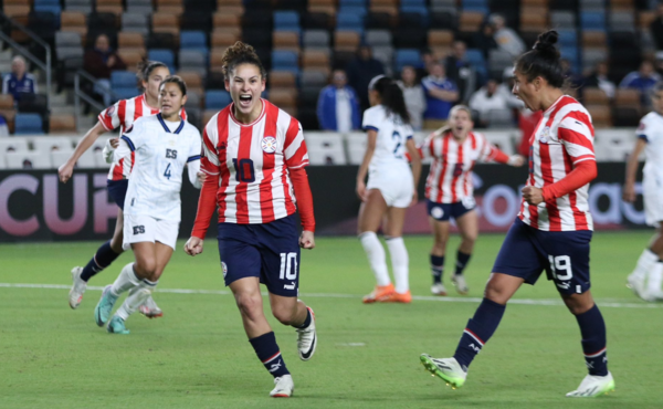 Versus / Triplete de ‘Pirayú’ Martínez para enviar a Paraguay a los cuartos de final 