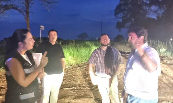 Ministra del MOPC recorrió tramo a ser asfaltado desde Carmen del Pná a Cnel. Bogado