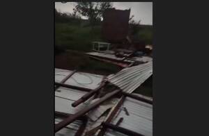 ¡Qué tristeza! Joven ñandereja tras derrumbe de su vivienda por temporal