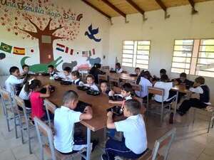 En Alto Paraguay alumnos reciben el almuerzo y merienda escolar, pero faltan raciones - Noticias del Chaco - ABC Color
