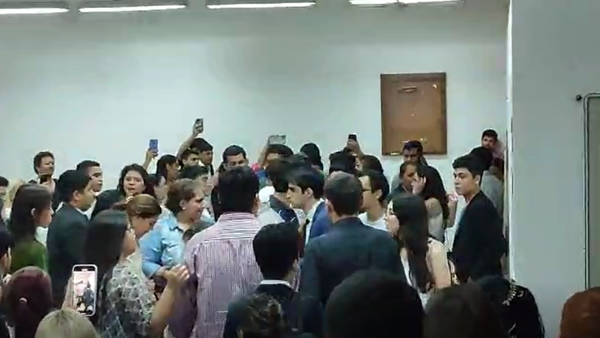 Video: Incidentes y presuntas irregularidades en asamblea estudiantil en Derecho UNA