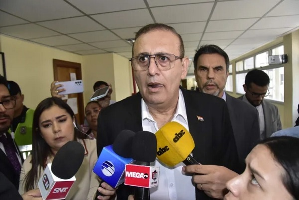 Fiscalía desiste de secuestrar avioneta de Erico Galeano por venta previa