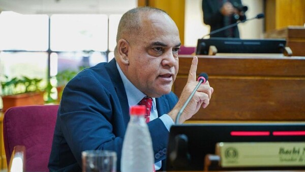 Titular del Congreso menciona a Bachi como sucesor: “Es uno de los hombres más racionales”