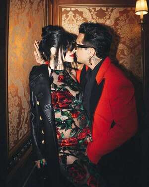 Cazzu y Nodal, enamorados en el desfile de Balmain en París  - Gente - ABC Color