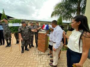 Descubrimiento de placa del Patio de Honor en memoria al primer agente Lince mártir