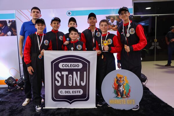 Jóvenes representarán a Paraguay en competencia mundial de robótica - La Clave