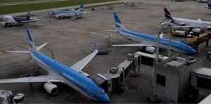 Unos 400 pasajeros afectados en Paraguay por paro de sindicatos aeron谩uticos en Argentina - Revista PLUS