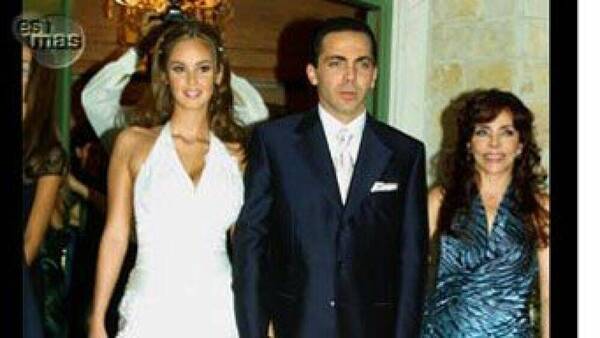 [VIDEO] ¡Cristian Castro ndaje tongueó a su mamá y abandonó a Gaby Bo en Disney!
