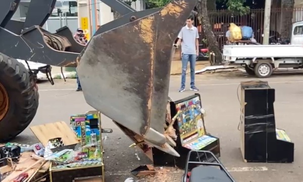 Destruyeron máquinas tragamonedas ilegales decomisadas en Coronel Oviedo