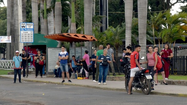 Transporte público: Reguladas se recrudecen y Gobierno apenas "trabaja" en soluciones