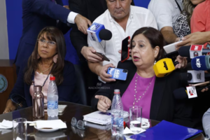 Oposición fracasa en su intento de restituir a Kattya González: “No tenemos los votos”