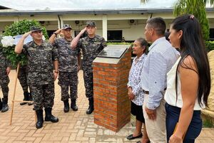 Placa en honor al lince fallecido en operativo Veneratio •