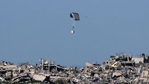 Video: Soldados israelíes disparan contra multitud desesperada por obtener ayuda alimentaria en Gaza