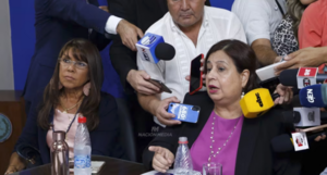 La oposición fracasa y no pudieron restituir a Kattya Gonzalez