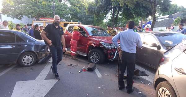 Diario HOY | Múltiple choque sobre la Avenida Mariscal López deja varios heridos