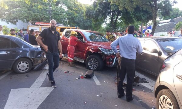 (VIDEO). Nueve rodados y dos motos involucrados en un múltiple accidente de tránsito