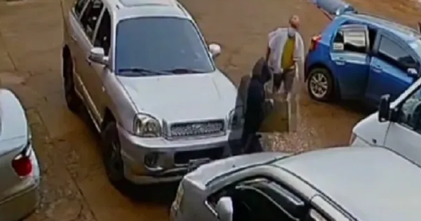 Disfrazados de estudiantes asaltaron a camión transportador - Noticiero Paraguay