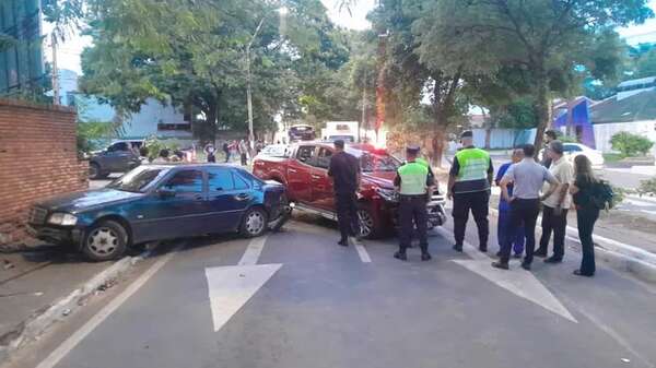 Múltiple accidente con heridos causa caos en el tránsito sobre Mariscal López de Asunción - Nacionales - ABC Color