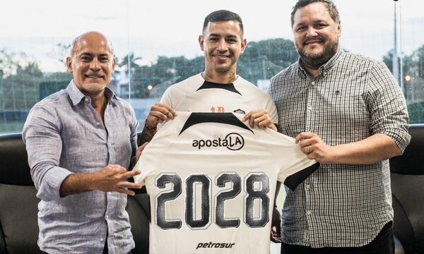 Derlis González renueva contrato con Olimpia