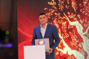 Versus / Óscar "Tacuara" Cardozo se lleva el reconocimiento de "Héroe Deportivo"