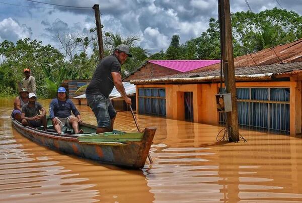 Bolivia reporta 42 fallecidos y 33.280 familias afectadas por lluvias e inundaciones - Mundo - ABC Color