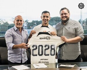 Olimpia hace oficial la continuidad de Derlis González