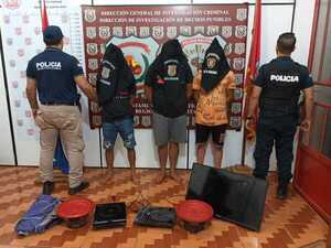 Atrapan a tres rateros domiciliarios y recuperan objetos robados de una casa - La Clave