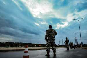 Militares aguardan orden del presidente para intervenir en CDE - La Tribuna