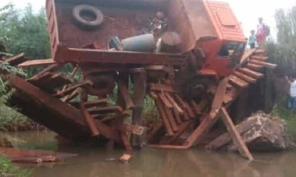 Un camión del MOPC colapsa un precario puente en Alto Paraná – Prensa 5