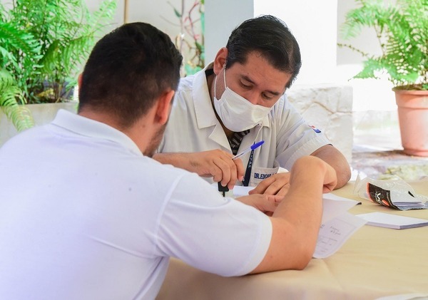 Salud Pública eleva salarios para médicos pasantes en zonas rurales - ADN Digital