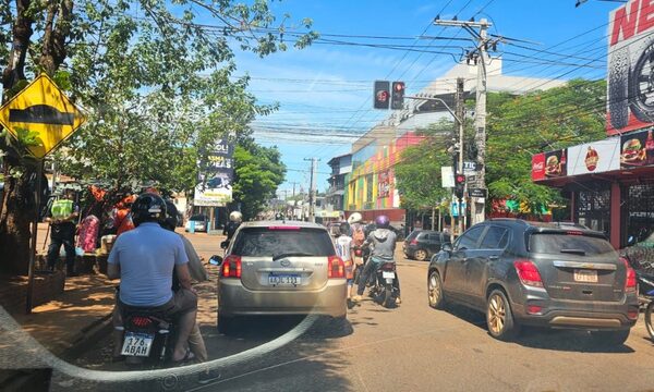 Adictos y violentos limpia parabrisas “desaparecieron” de semáforo ante presencia policial