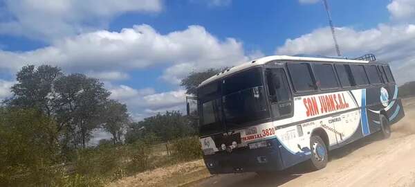 Fuerte Olimpo vuelve a tener transporte público tras rehabilitación de caminos - Noticias del Chaco - ABC Color