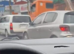 Limpiavidrios agredió a una conductora, fue preso y lo liberaron en un sapy`aite