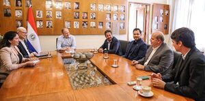 Capaco y MEF dialogan para fortalecer el sector construcci贸n en Paraguay - Revista PLUS