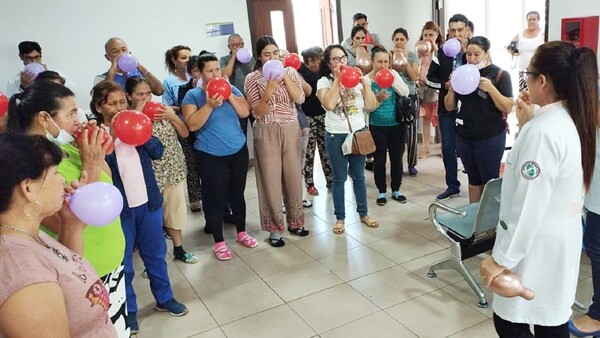 Sicólogos brindan apoyo emocional a familiares de pacientes del IPS Ingavi