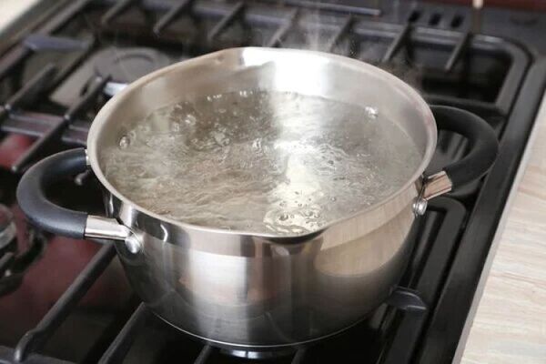 Karapaí: Niño de un año sufrió quemaduras con agua caliente en la cocina de su casa