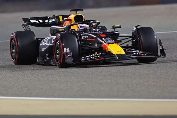 Verstappen aparece en el primer gran momento de la temporada y logra la 'pole' en Baréin - Automovilismo - ABC Color