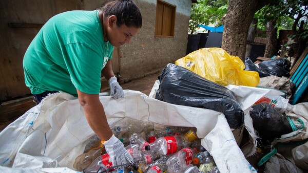 Día Mundial del Reciclajador: Más de 30 mil familias viven de este oficio en Paraguay
