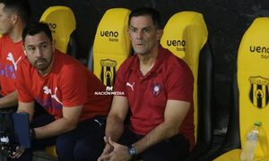 ¡Hendy en campamento azulgrana! Se romorea que el profe Victor Bernay será rajado en las próximas horas
