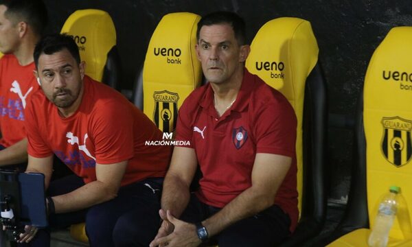 ¡Hendy en campamento azulgrana! Se romorea que el profe Victor Bernay será rajado en las próximas horas