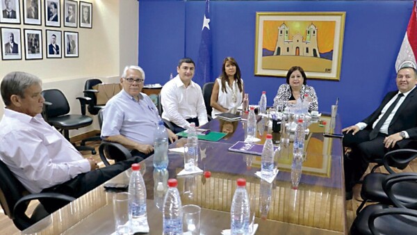 Señalan que la oposición avaló expulsión de Kattya
