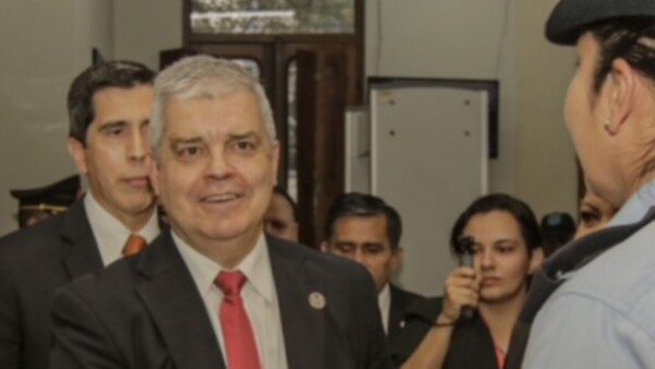 Ministros del Interior y de Defensa se contradicen sobre ayuda de FFAA