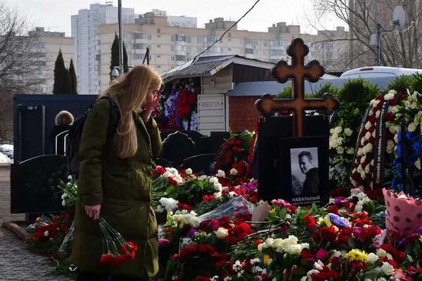 Más de un centenar de detenidos en toda Rusia durante los funerales de Navalni - Mundo - ABC Color