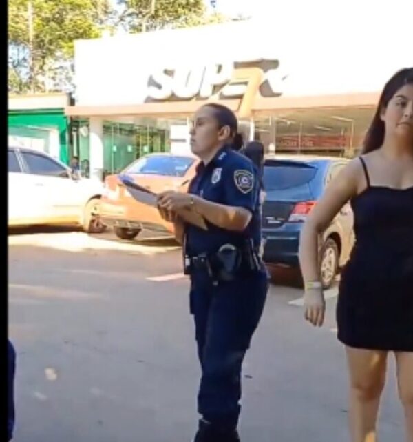Conductora tatacha peleó con PMT tras protagonizar accidente