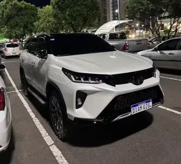 Pedro Juan: mujer se hace pasar por esposa del dueño y retira camioneta de lavadero - ADN Digital
