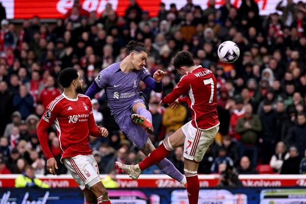 Liverpool triunfó sobre el final en Nottingham - La Tribuna