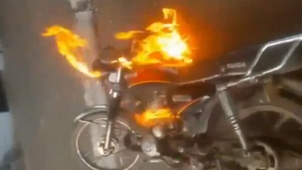 Quemó su moto ante supuesto pedido de coima de la PMT