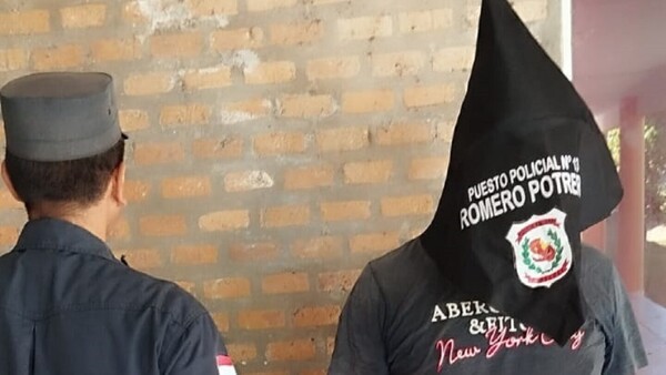 Policía detiene a presuntos asaltantes con moto robada