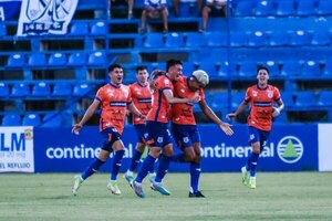 Versus / 2 de Mayo logra heroico triunfo ante Ameliano y es flamante puntero