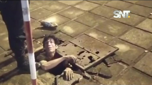 Policía descubre a "Topo robacables" en plena faena en Encarnación - SNT
